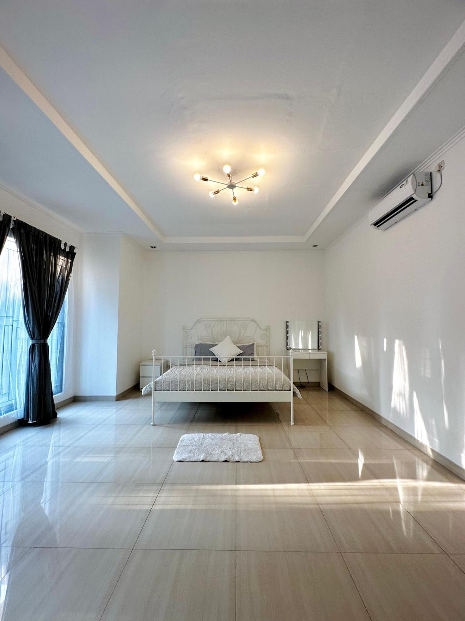 4-bedroom In South Nuansa Swadarma By Le Ciel Hospitality Rumah liburan Jakarta
